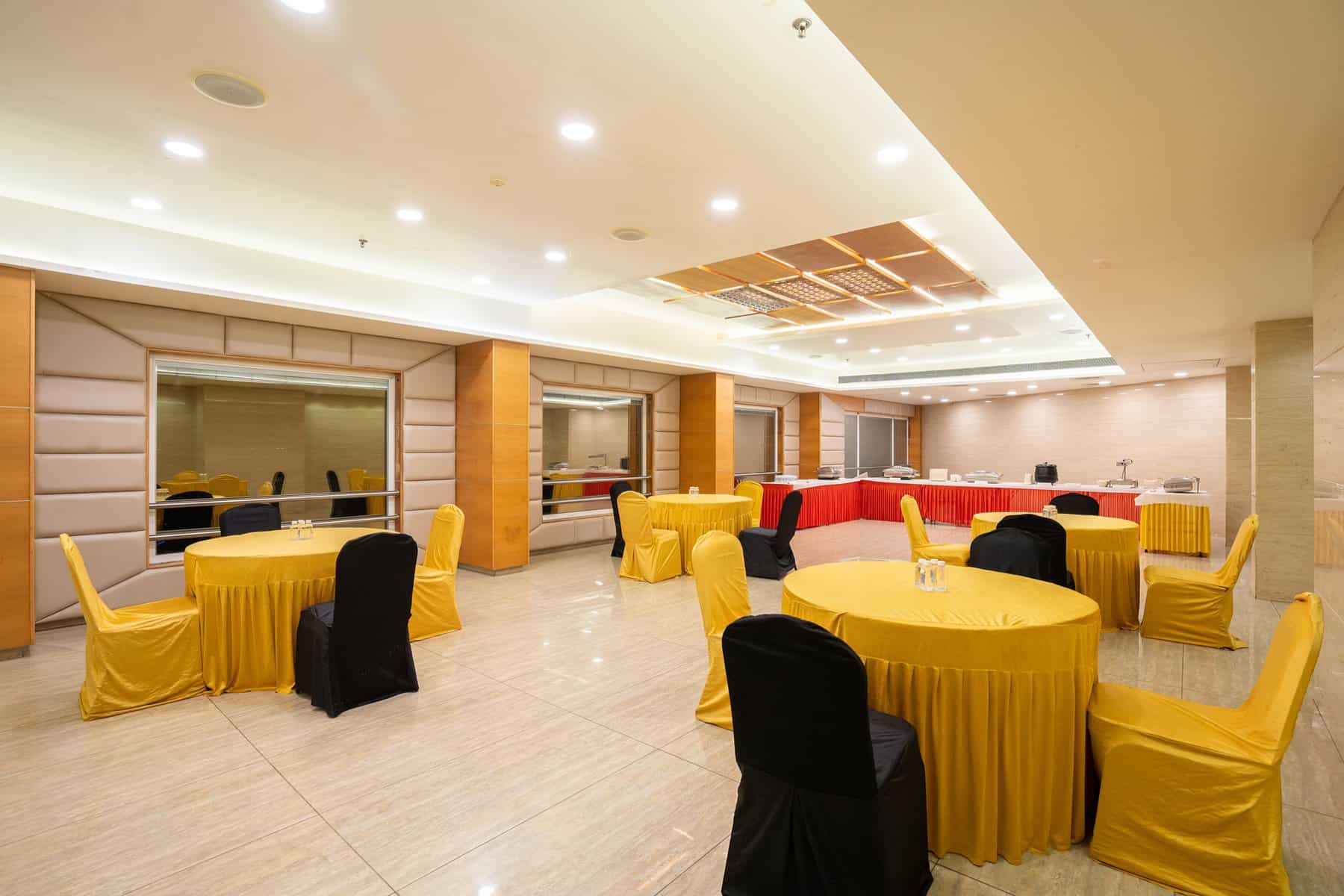 Hotel with banquet hall and conference room in Anand