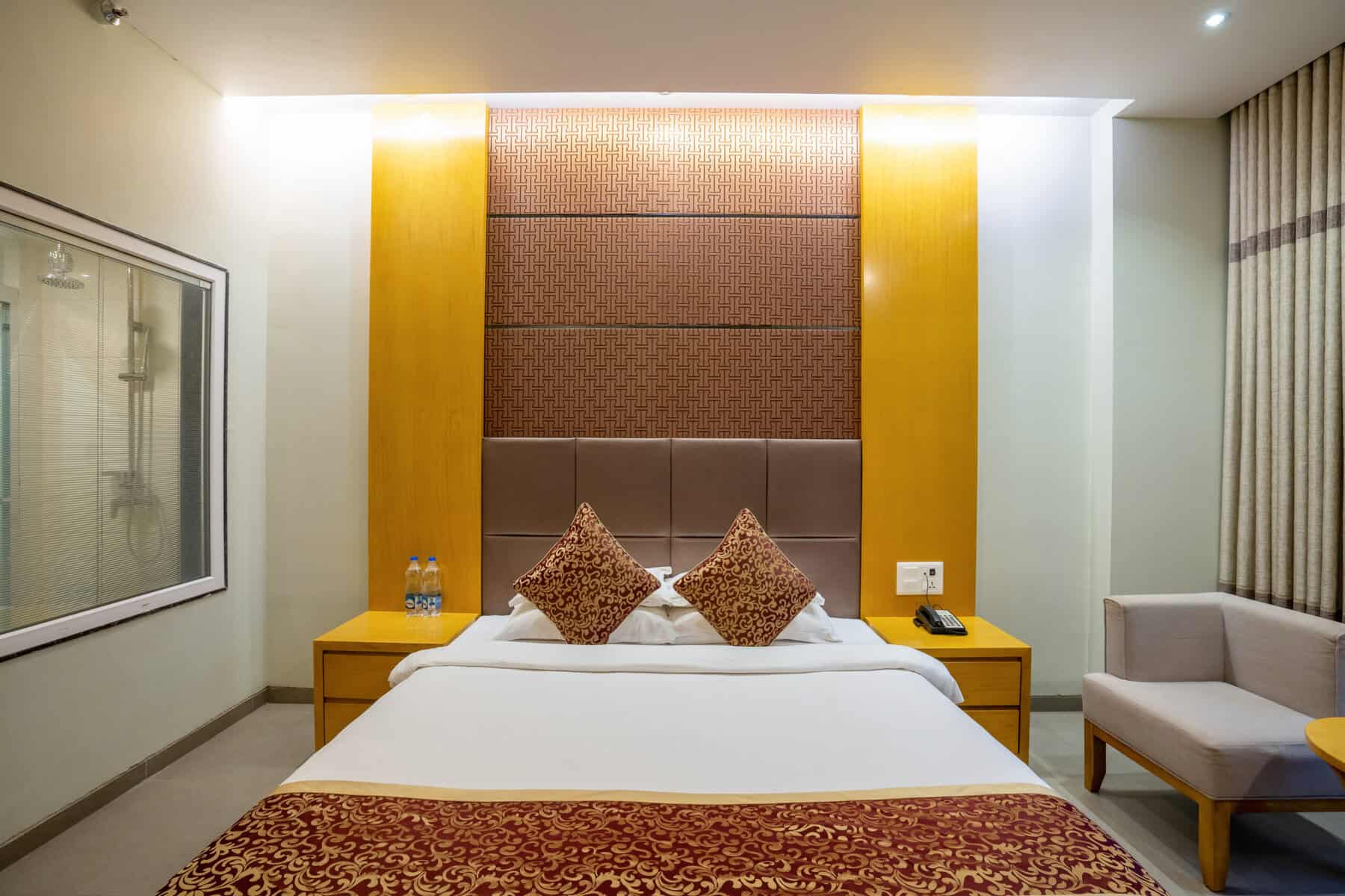 Hotel rooms in Anand Gujarat with restaurant facility
